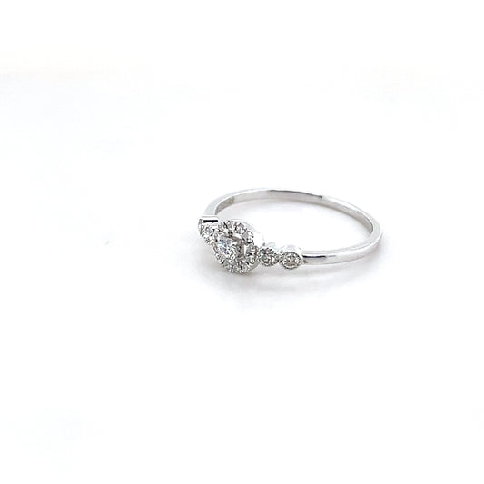 diamond ring in 18K white gold