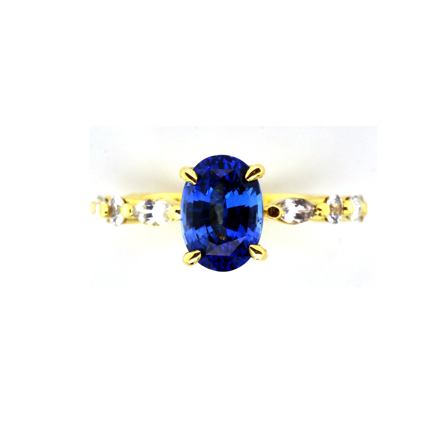 Stunning Piece of Yellow Gold Ring in 18K, Combined with exclusive Cornflower Blue Sapphire and White Sapphire