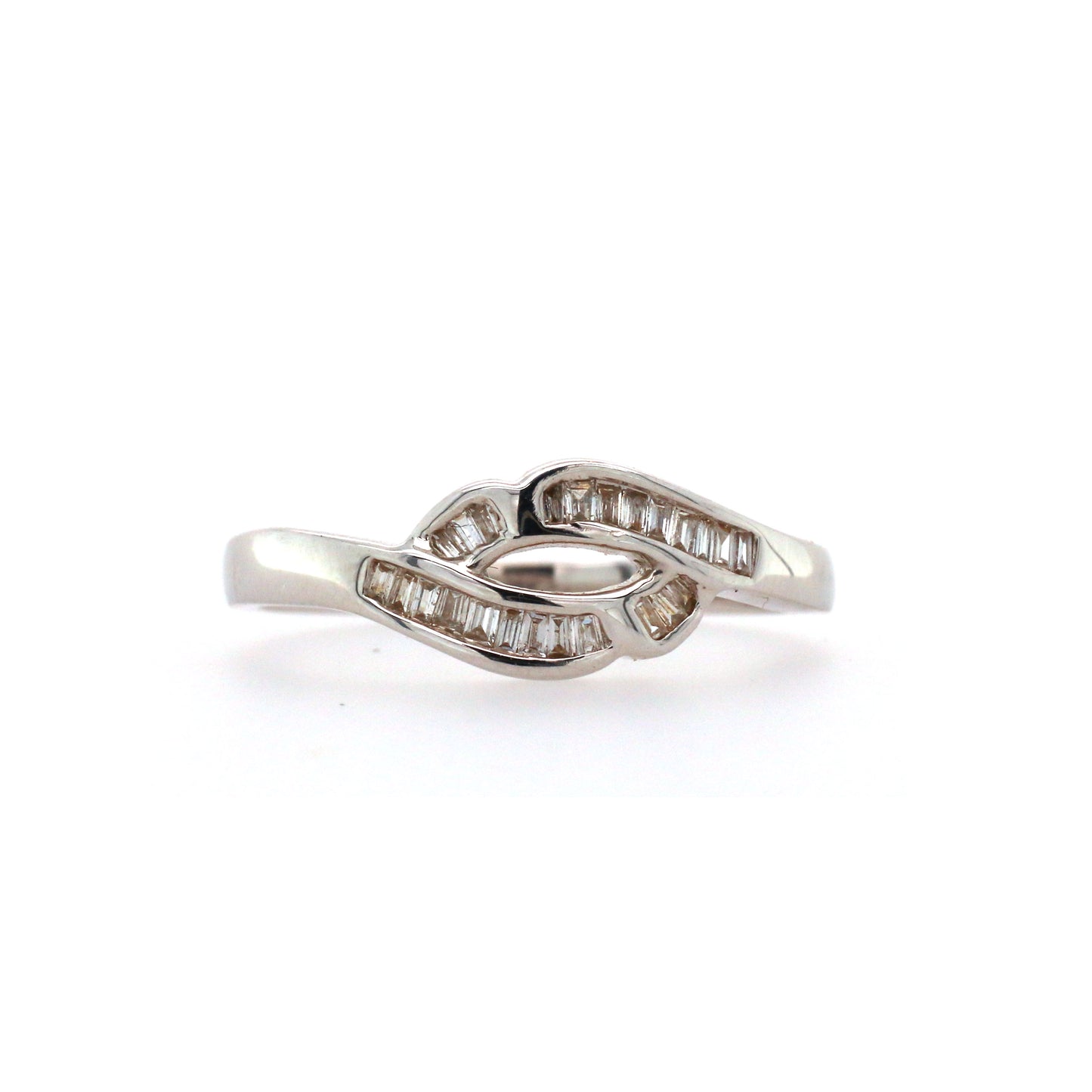 18K White Gold Diamond Baguette Engagement Ring 2,65 grams