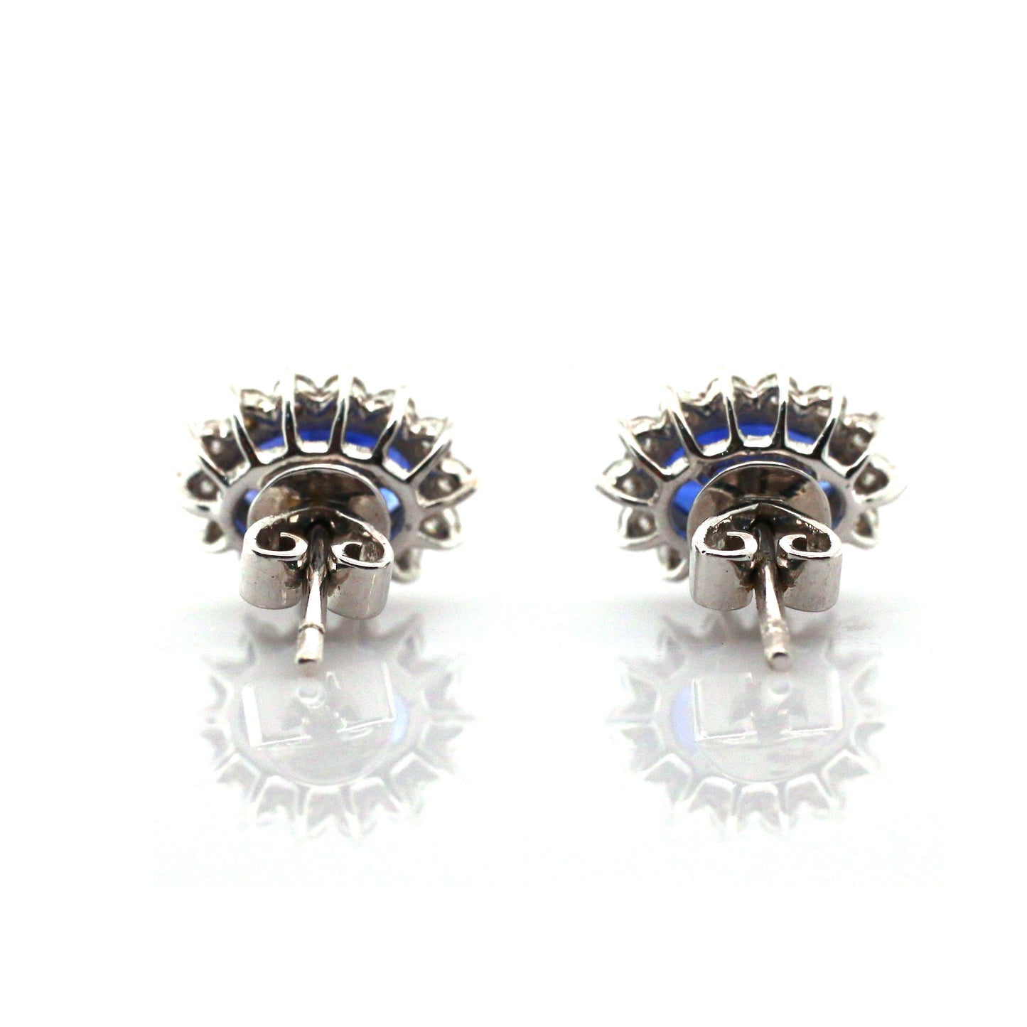 Splendid Pair of 18k White Gold Earring with Royal Blue Sapphire and Diamonds