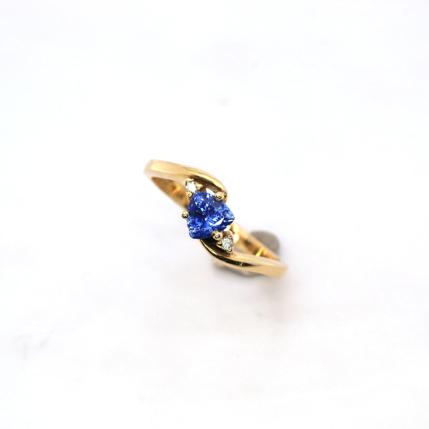 Single Trilliant Blue Sapphire & Diamond Ring - 3.00gm