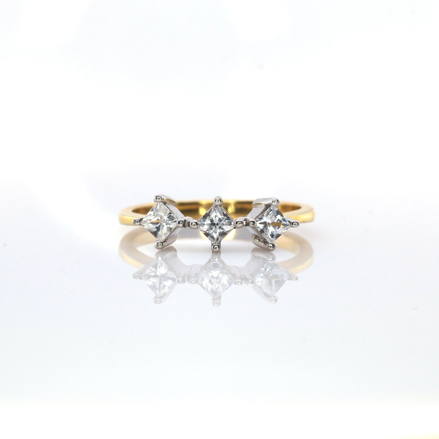 White Sapphire Yellow gold & white gold mixed Ring - 2.48 gm