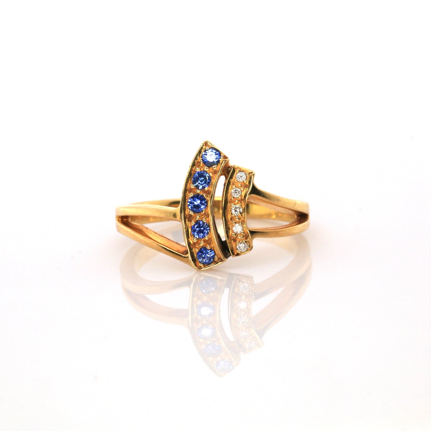 Ring Yellow Gold in 18K, Combined with Tiny Blue Sapphire and Diamond