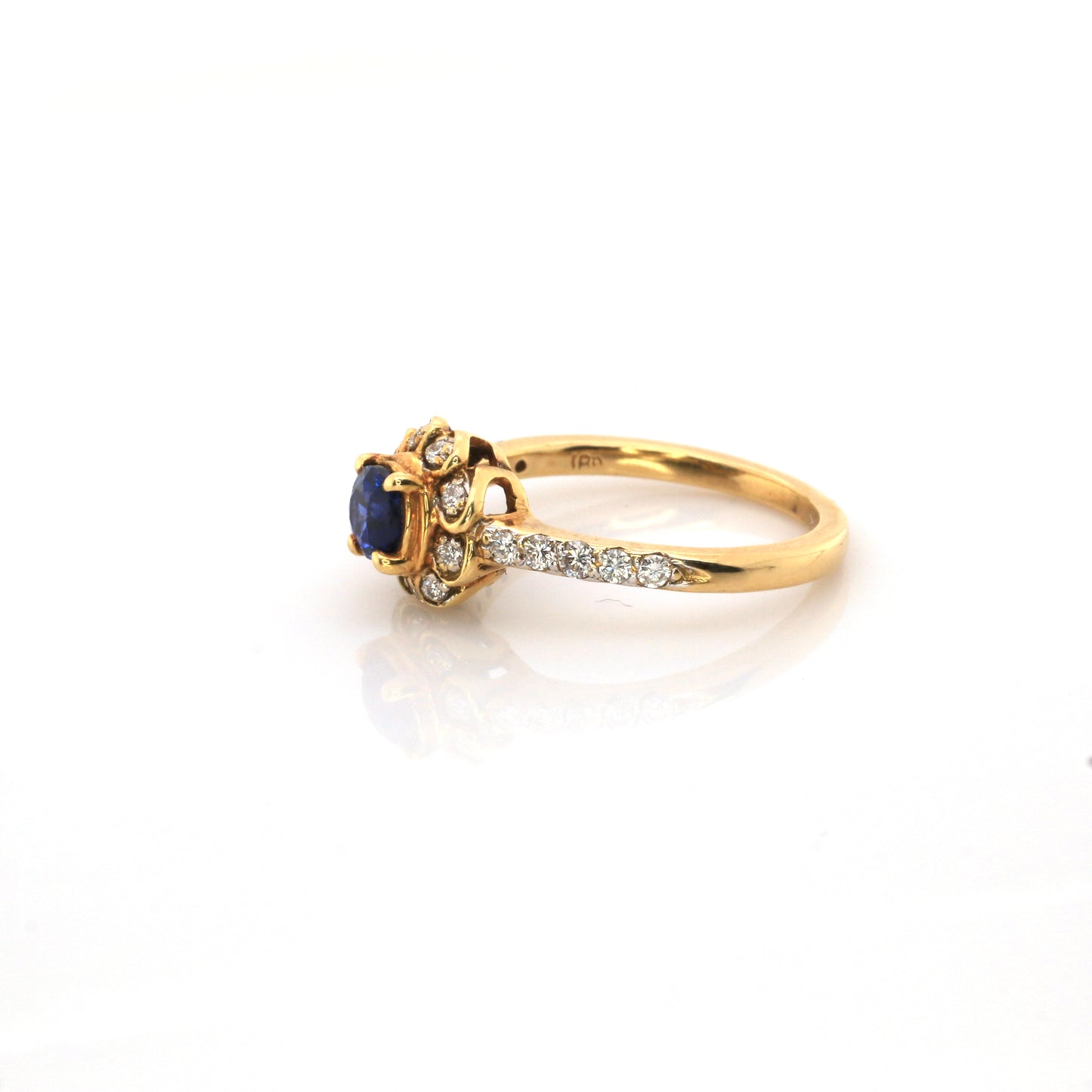 Flower Ring Yellow Gold in 18K, Combined with exclusive Cornflower Blue Sapphire and Diamond