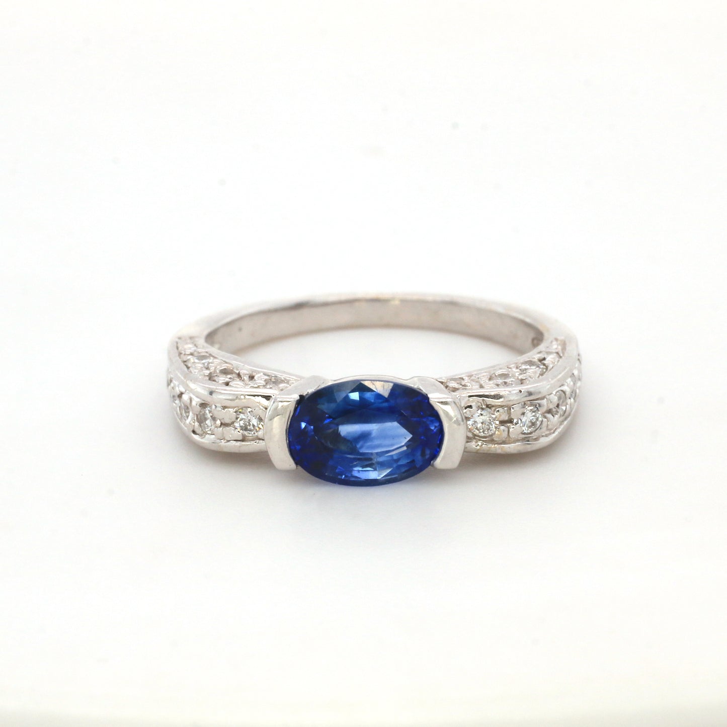 Blue Sapphire & Diamond Ring - 18K White Gold 3.62gm