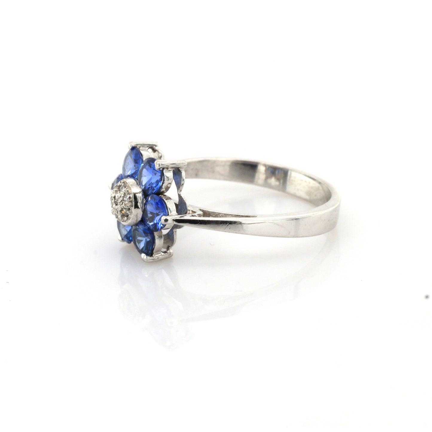18K White Gold Diamond and blue sapphire ring