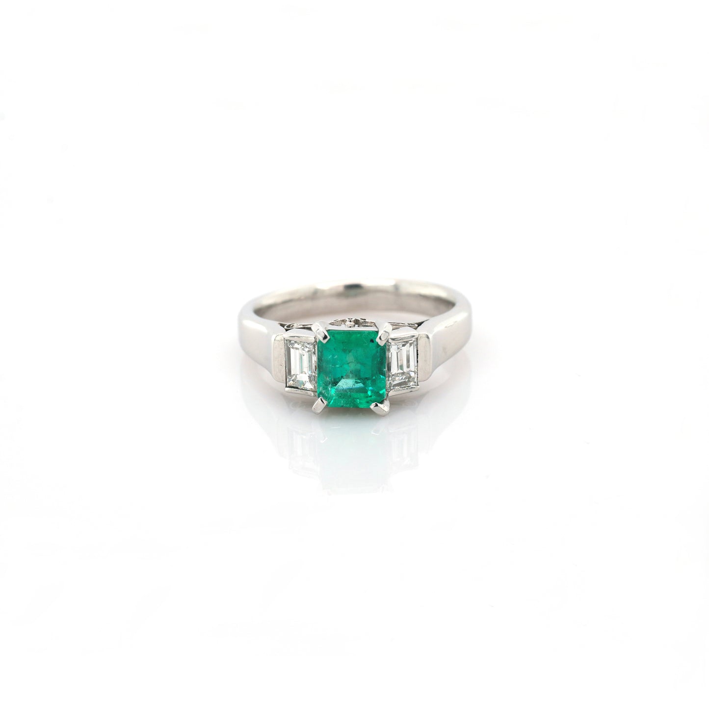 Emerald 0.98 carat & Diamond Ladies Ring -950 Platinum