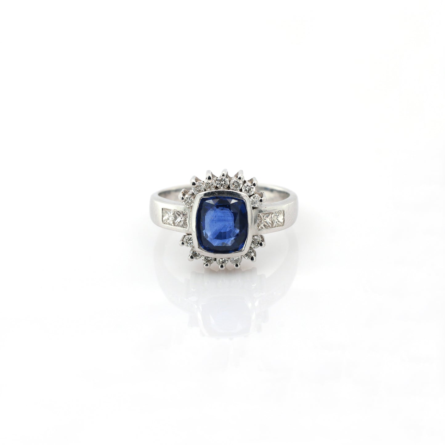 Blue Sapphire & Diamond Ring - 18K White Gold 4.14gm