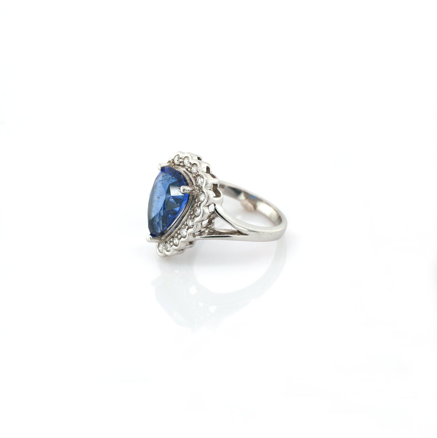 Blue Sapphire & Diamond Ring - 18K White Gold 4.02gm