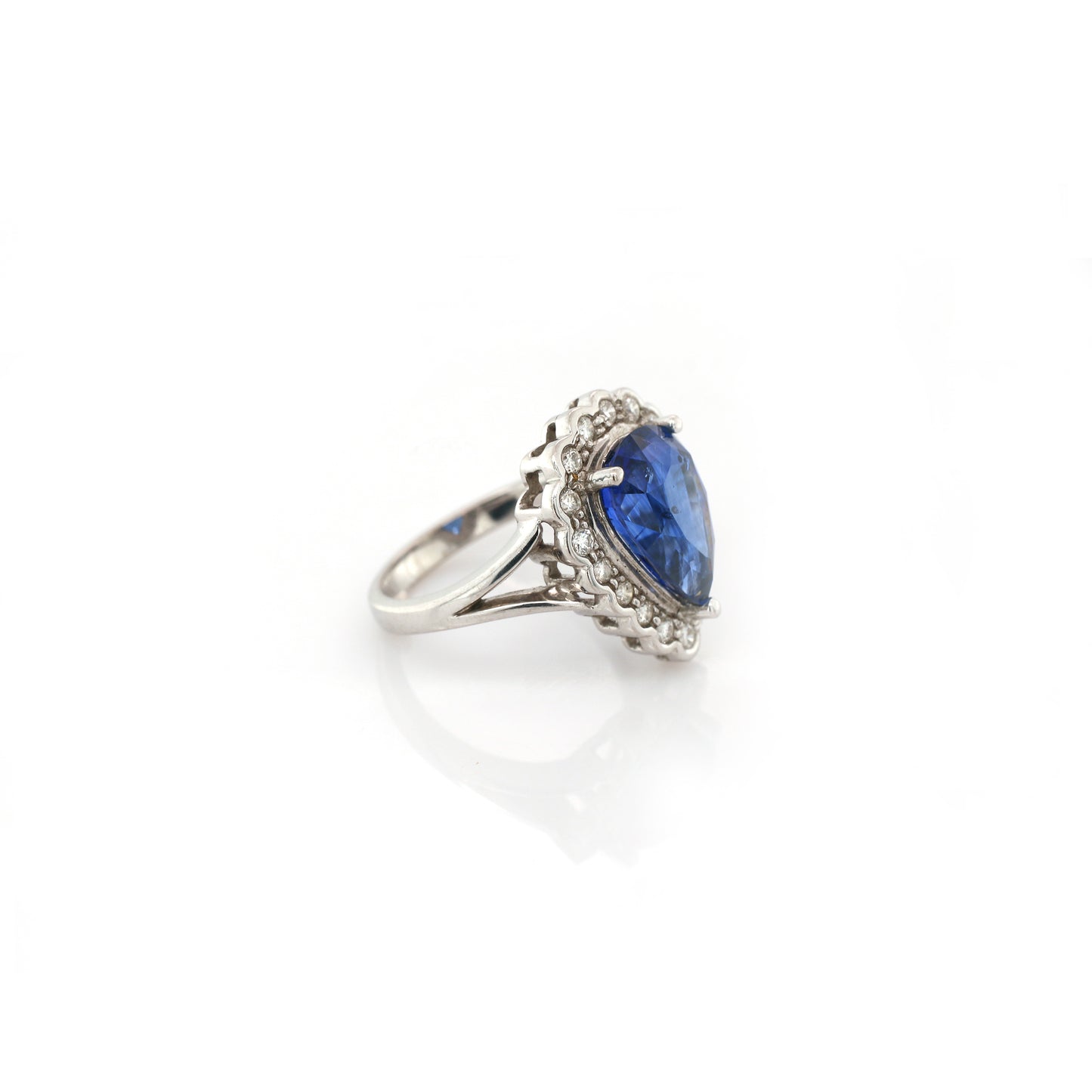 Blue Sapphire & Diamond Ring - 18K White Gold 4.02gm