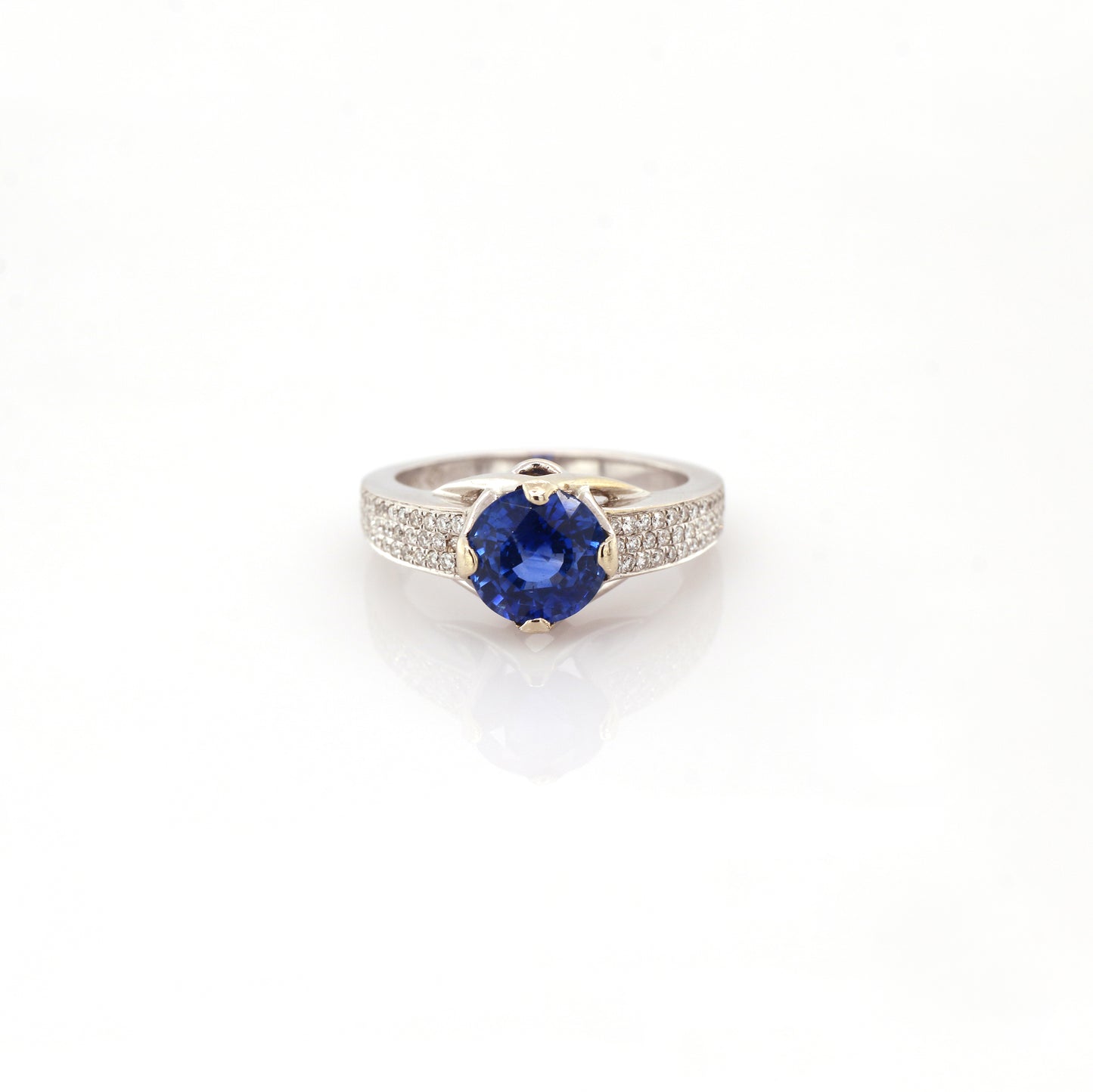 Blue Sapphire & Diamond Ring - 18K White Gold 5.28gm