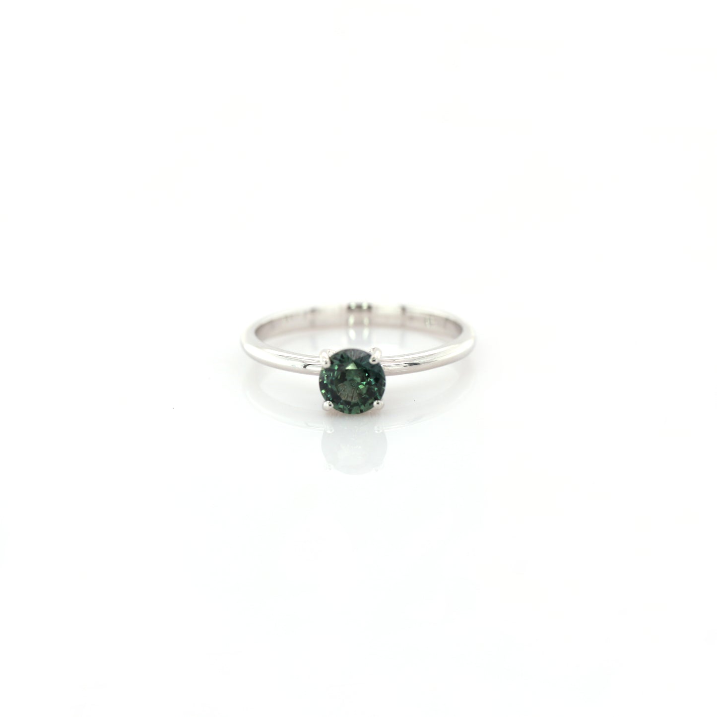Teal Sapphire Ring 18k White Gold 1.35 gm
