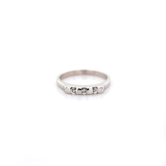 18k White Gold white sapphire ring