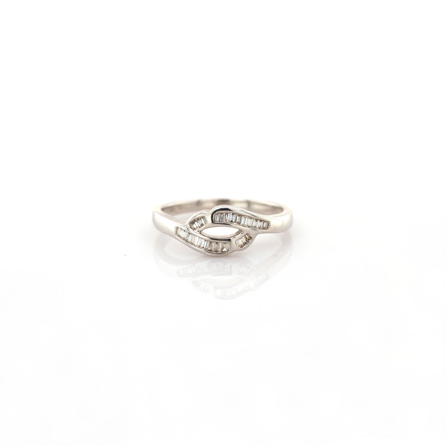 18k White Gold Diamond Ring