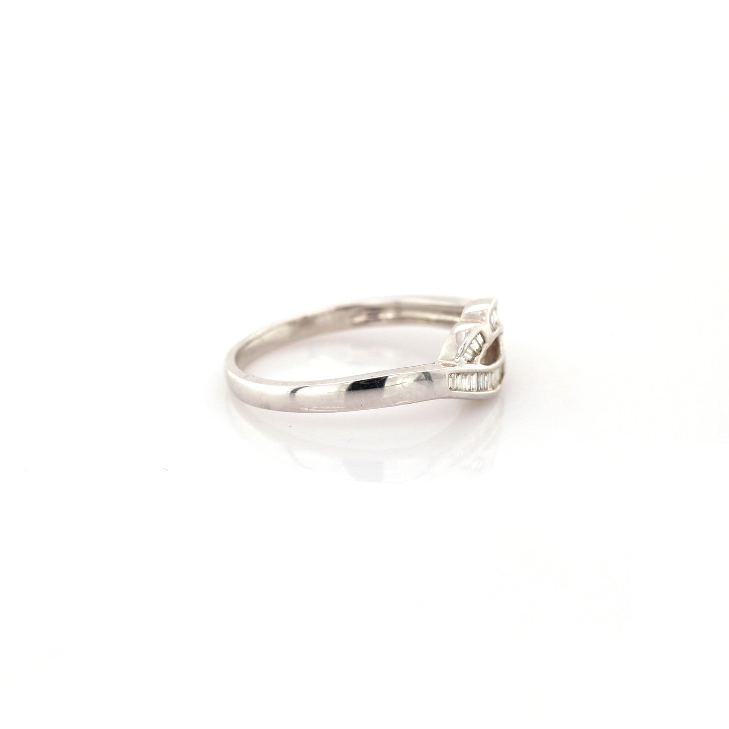 18k White Gold Diamond Ring