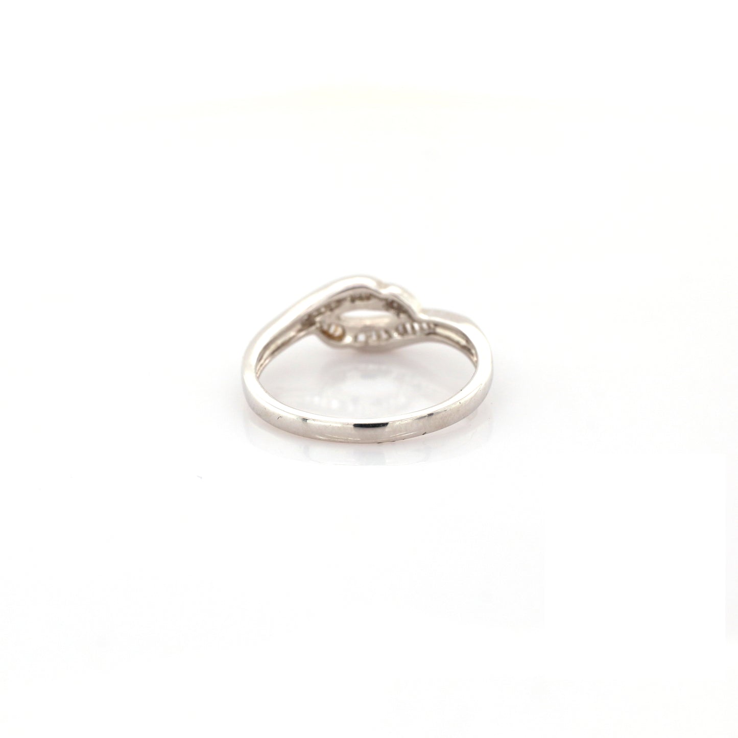 18k White Gold Diamond Ring
