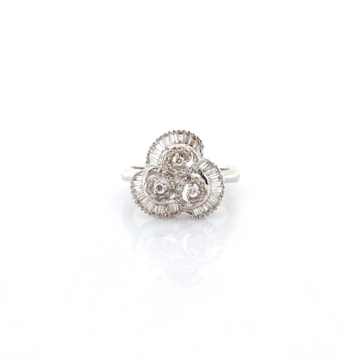 18k White Gold Diamond Ring