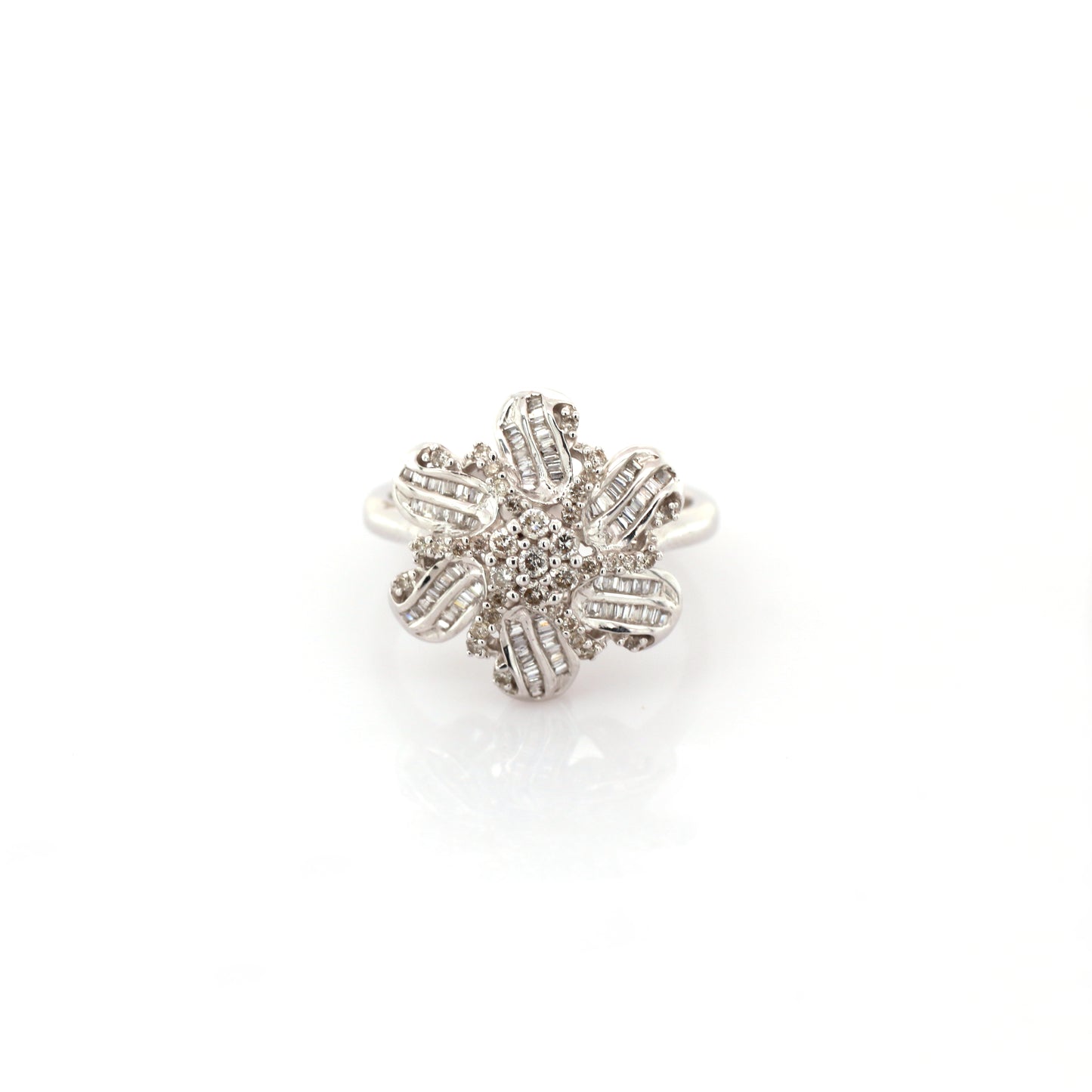 18k White Gold Diamond Ring