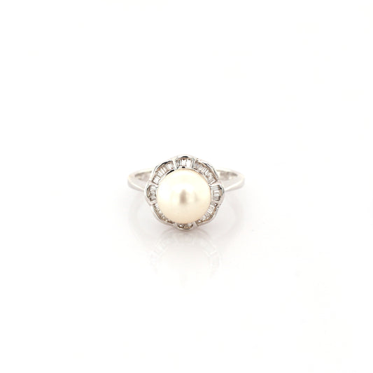 18k White Gold Diamond Ring With Pearl