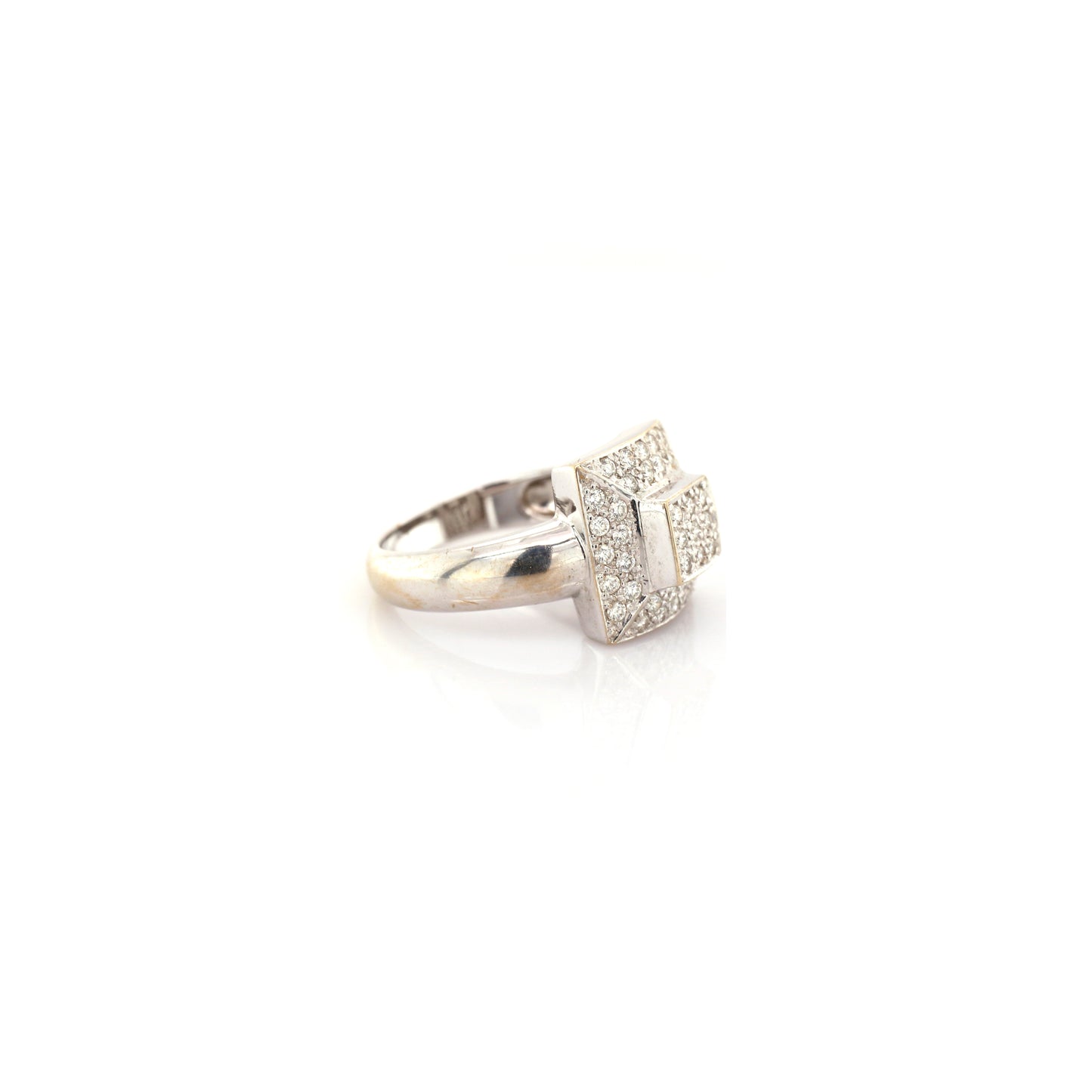 18k White Gold Diamond Ring