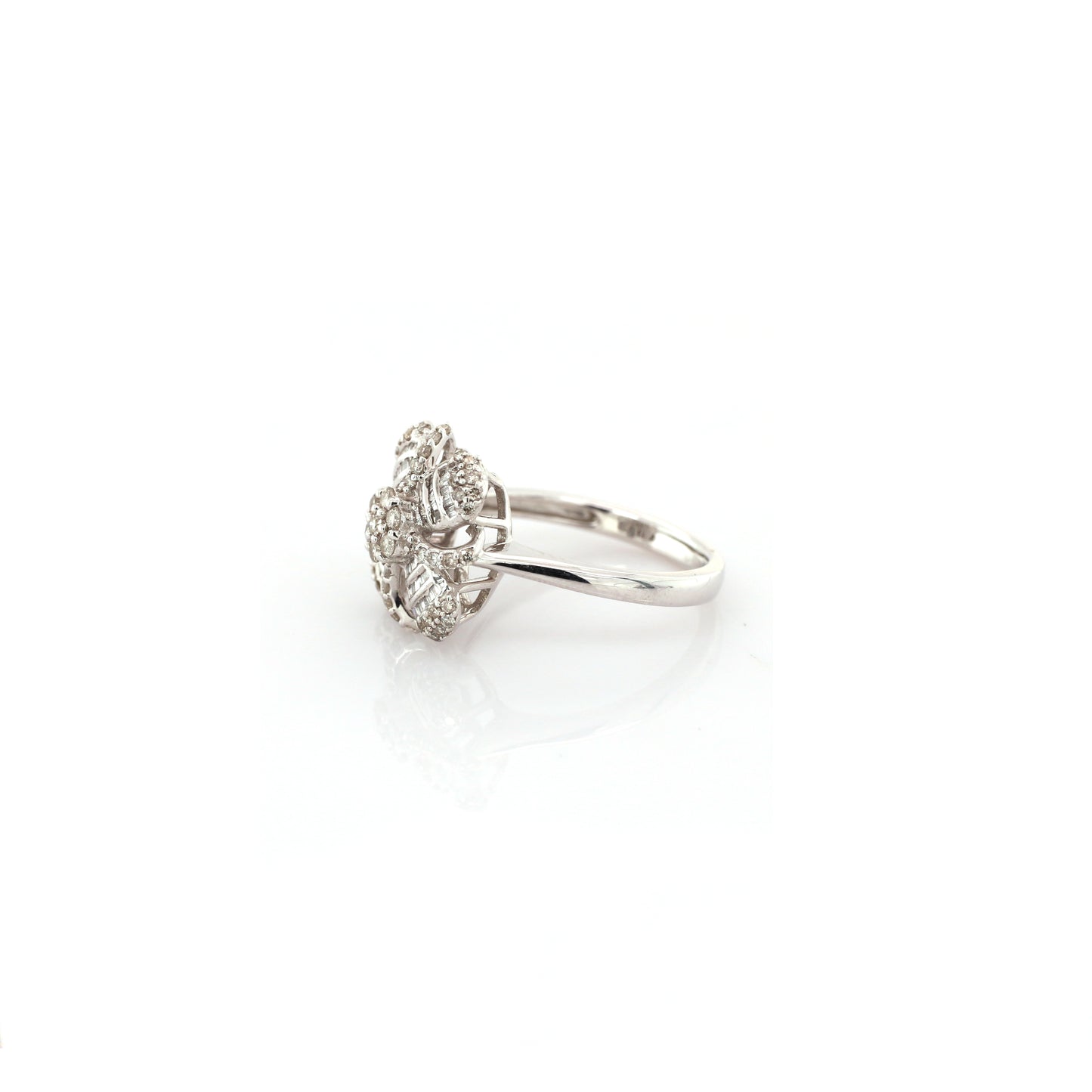 18k White Gold Diamond Ring