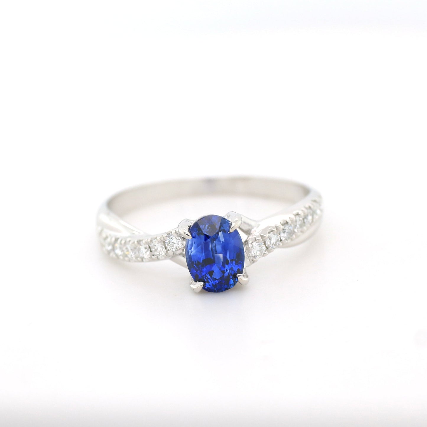 Royal Blue Sapphire & Diamond Platinum Engagement Ring 4.10 gm
