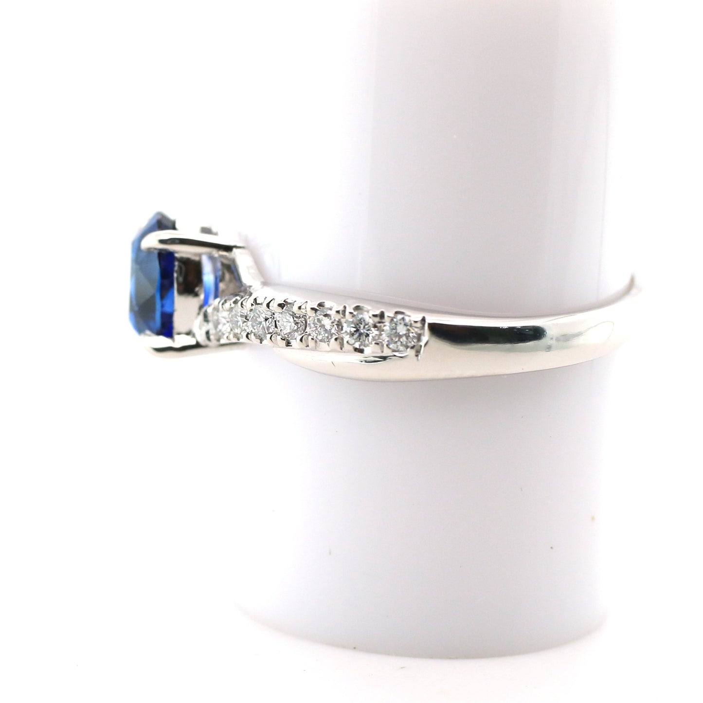 Royal Blue Sapphire & Diamond Platinum Engagement Ring 4.10 gm