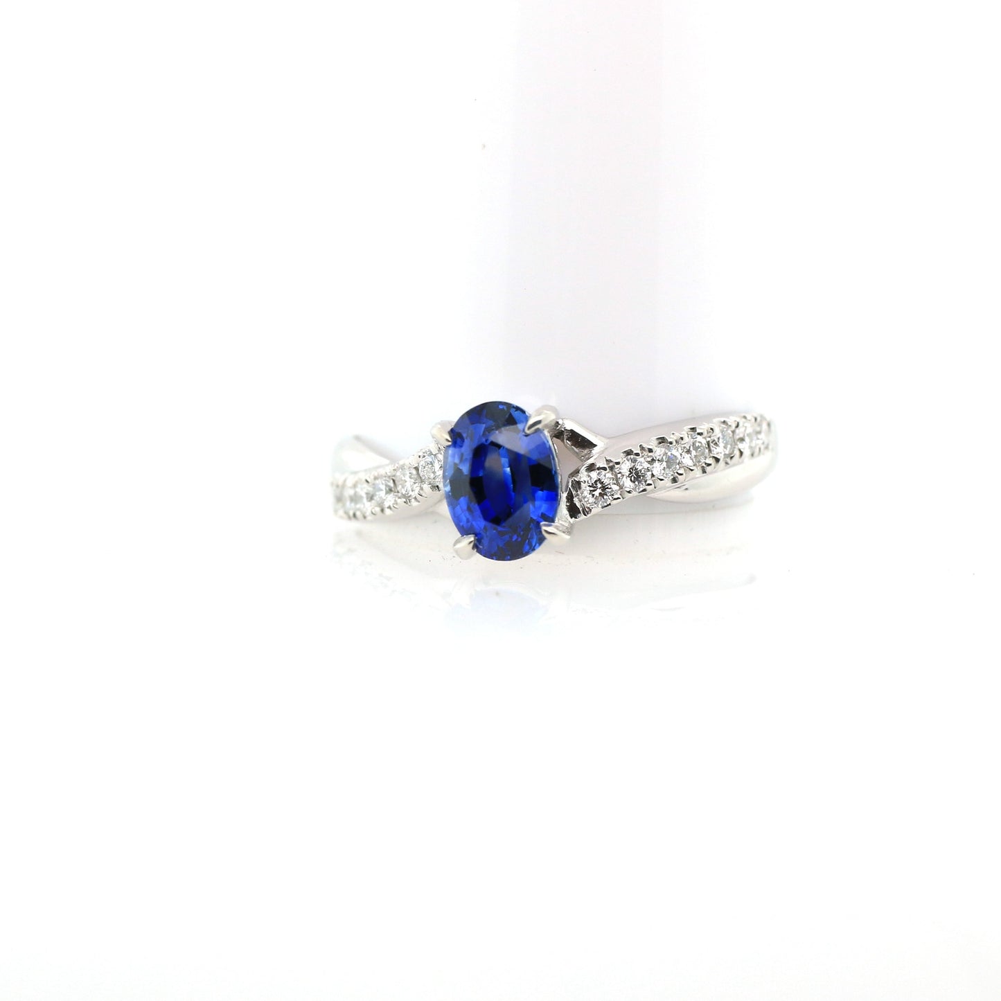 Royal Blue Sapphire & Diamond Platinum Engagement Ring 4.10 gm