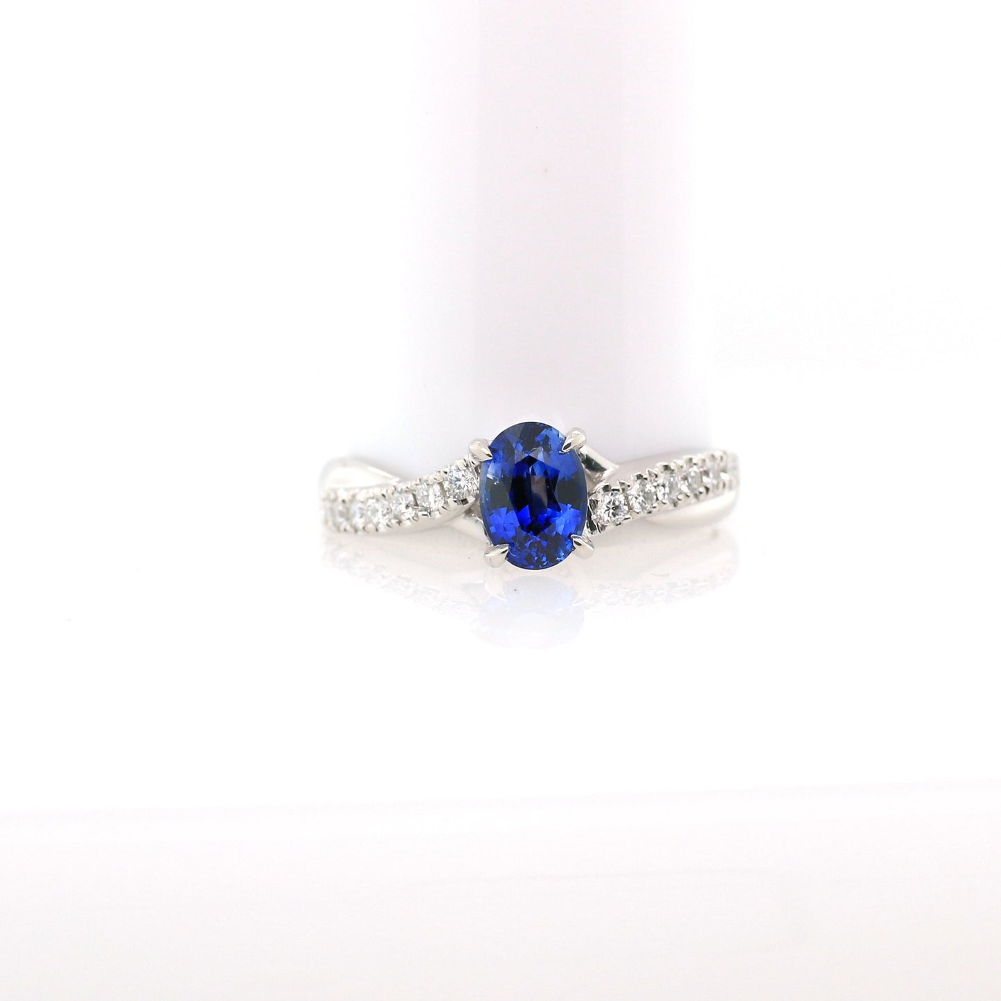 Royal Blue Sapphire & Diamond Platinum Engagement Ring 4.10 gm