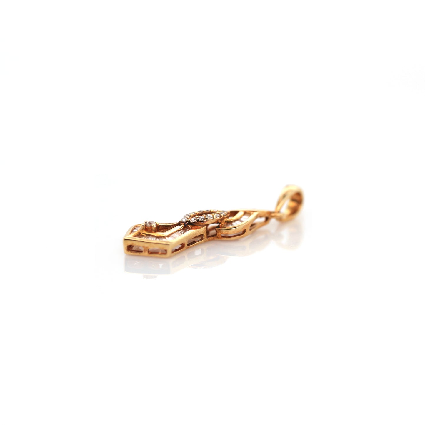 Yellow Gold Diamond Pendent - 18K Yellow Gold 1.12g