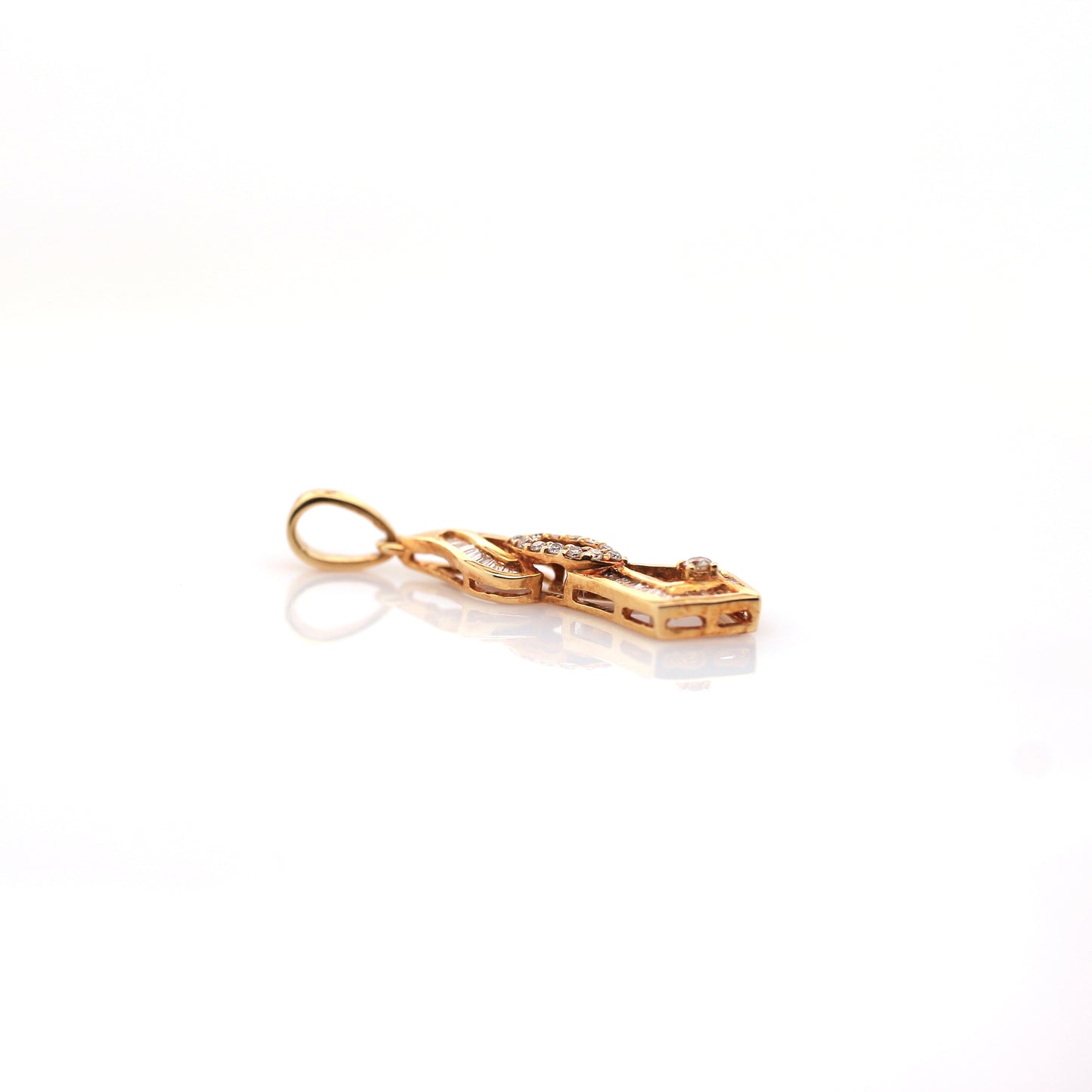 Yellow Gold Diamond Pendent - 18K Yellow Gold 1.12g