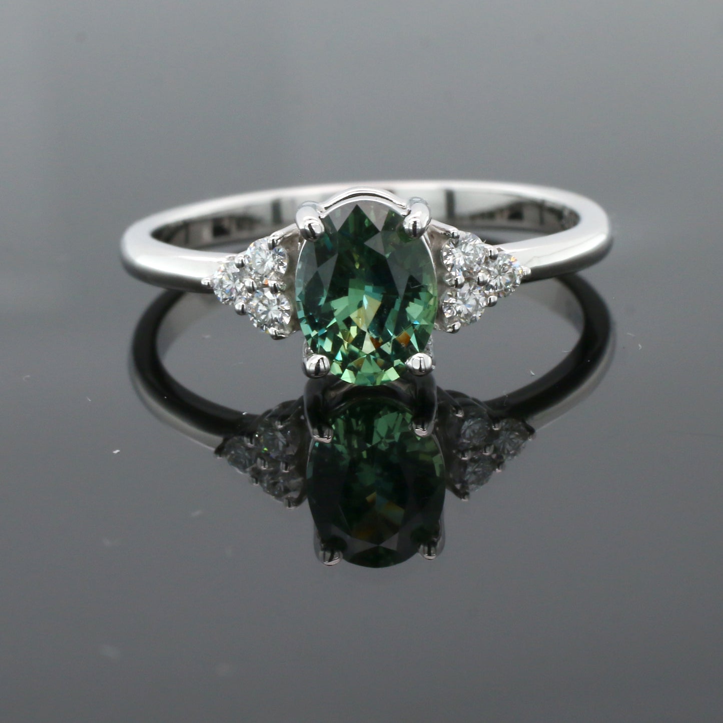 Natural Teal Sapphire & Diamond Ring 18k White Gold 2.24 gm