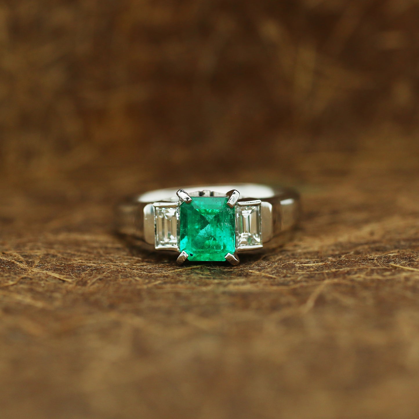 Emerald & Diamond Ring Platinum 8.758g