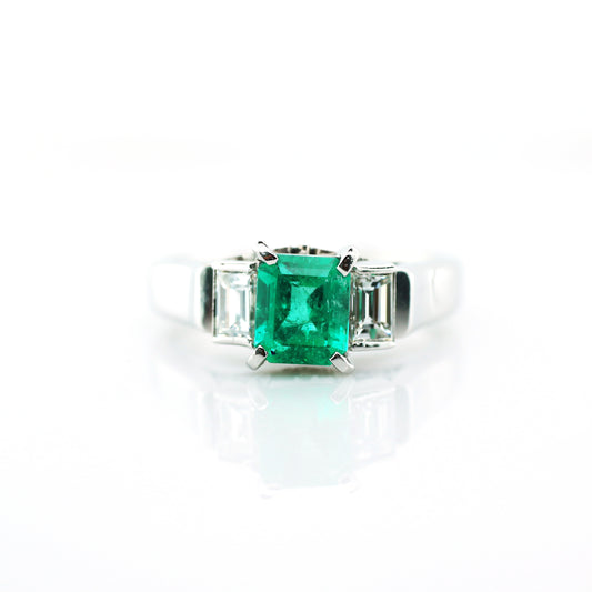 Emerald & Diamond Ring Platinum  8.758g