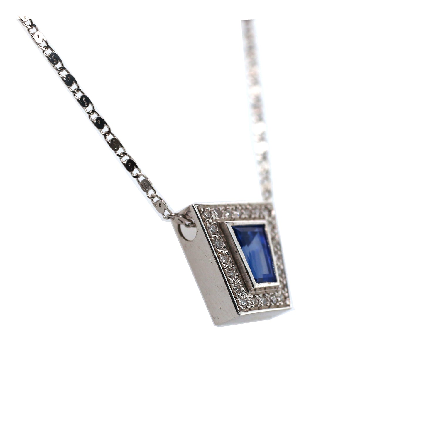 Beautiful and Almost Flawless Vivid Blue Sapphire has been Elegantly set with Natural Diamonds to create this 18kt White Gold Pendant.