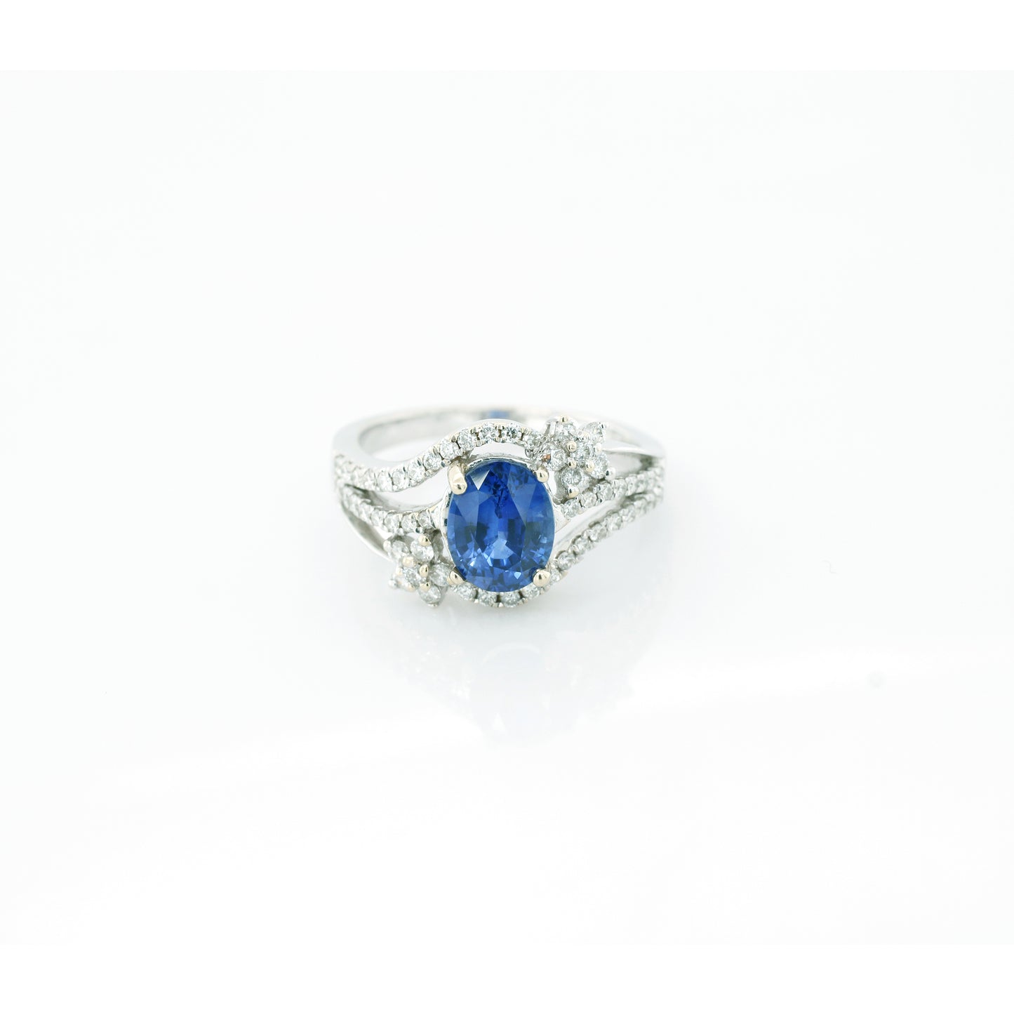 Blue Sapphire & Diamond Ring - 18K White Gold 4.54gm