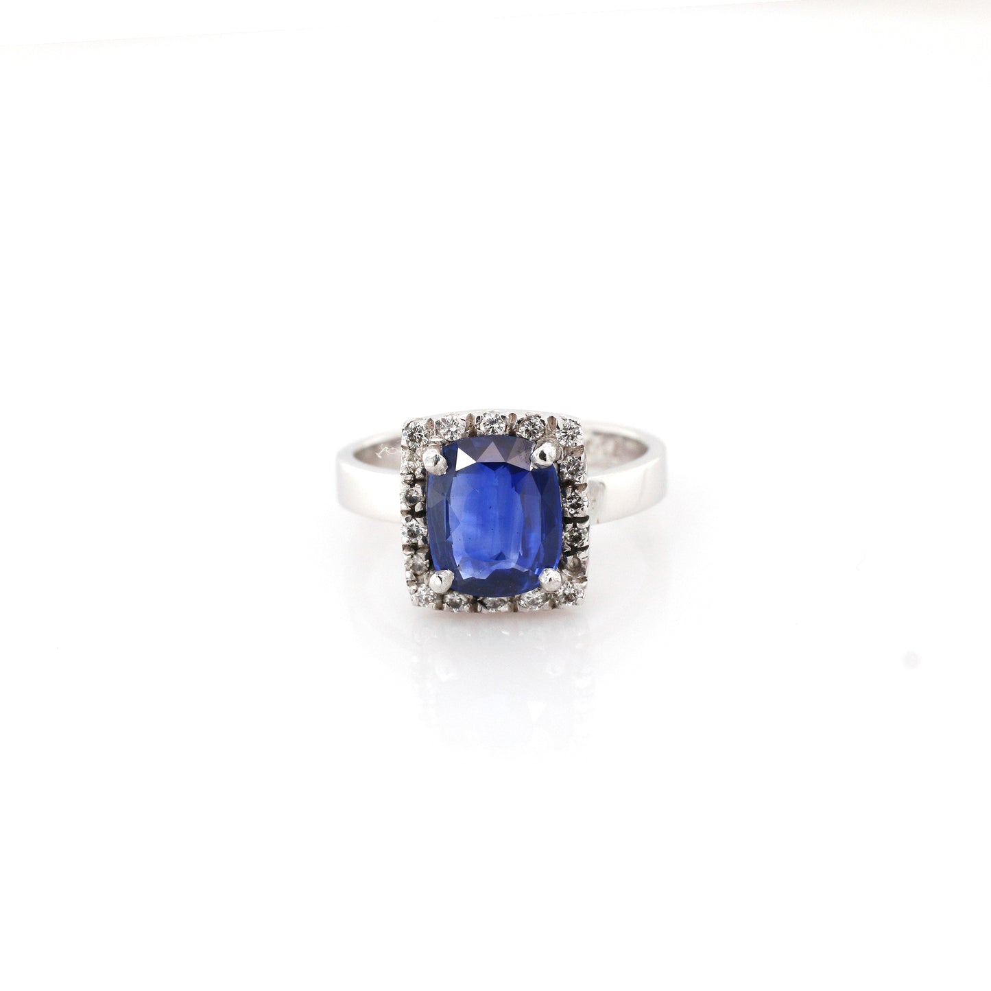Blue Sapphire & Diamond Ring - 18K White Gold 4.0 gm