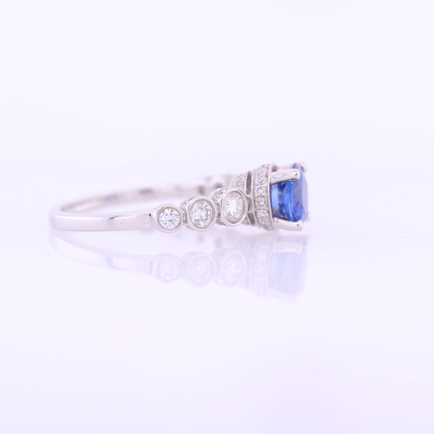 Blue Sapphire & Diamond Ring - 18K White Gold 2.55g