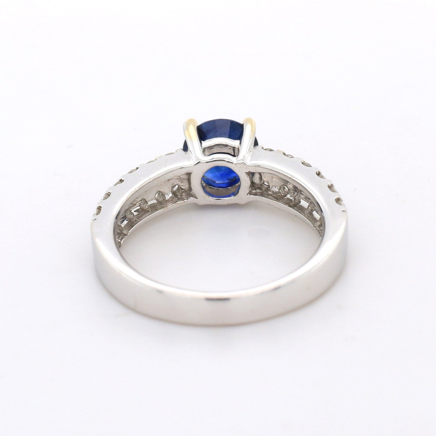 Blue Sapphire Ring - 18K White Gold 5.23g