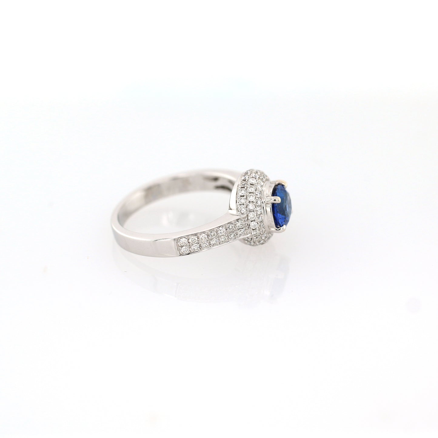 Blue Sapphire & Diamond Ring - 18K White Gold 4.70g