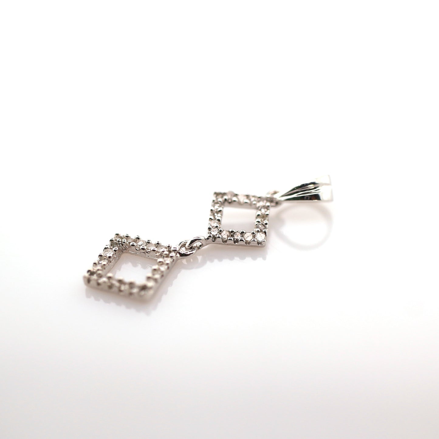 Diamond Pendent - 18K White Gold 0.80 g