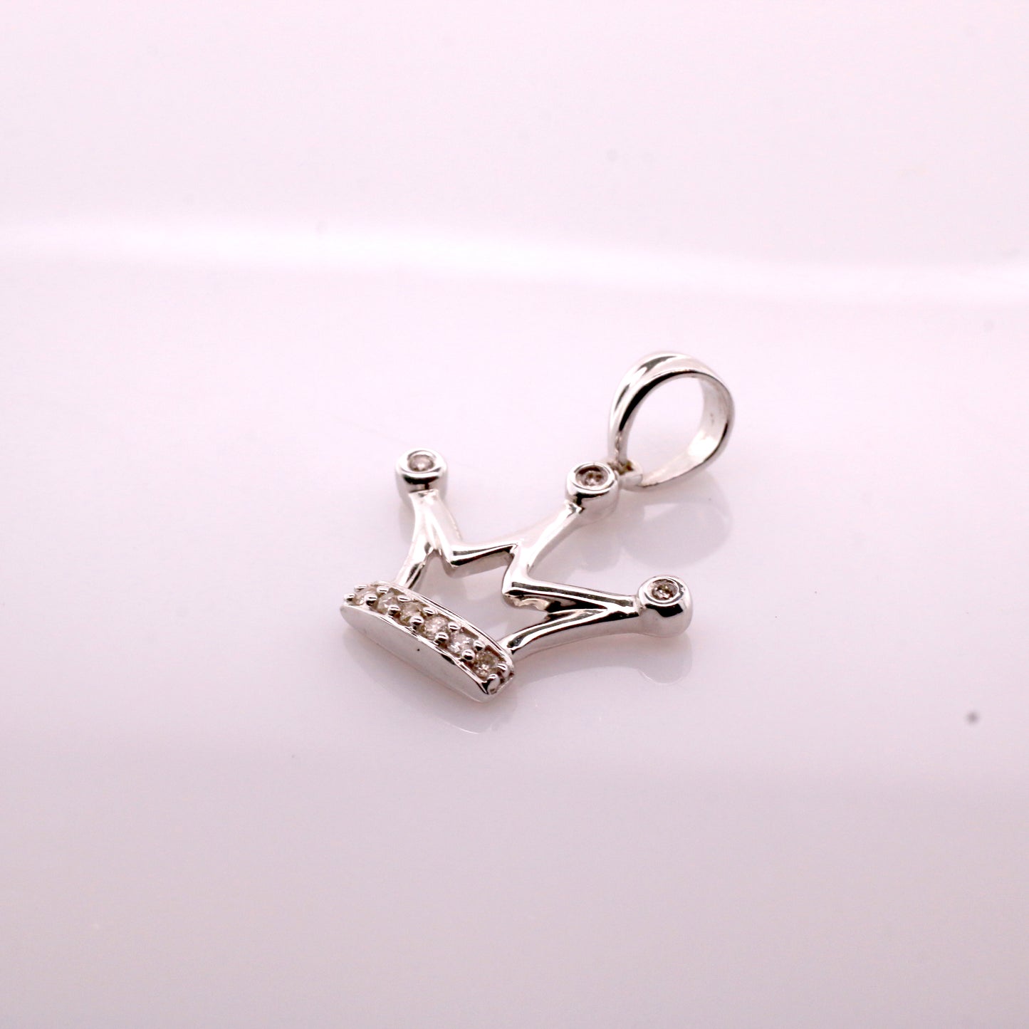 White Gold Diamond Pendent - 18K White Gold 2.08 g