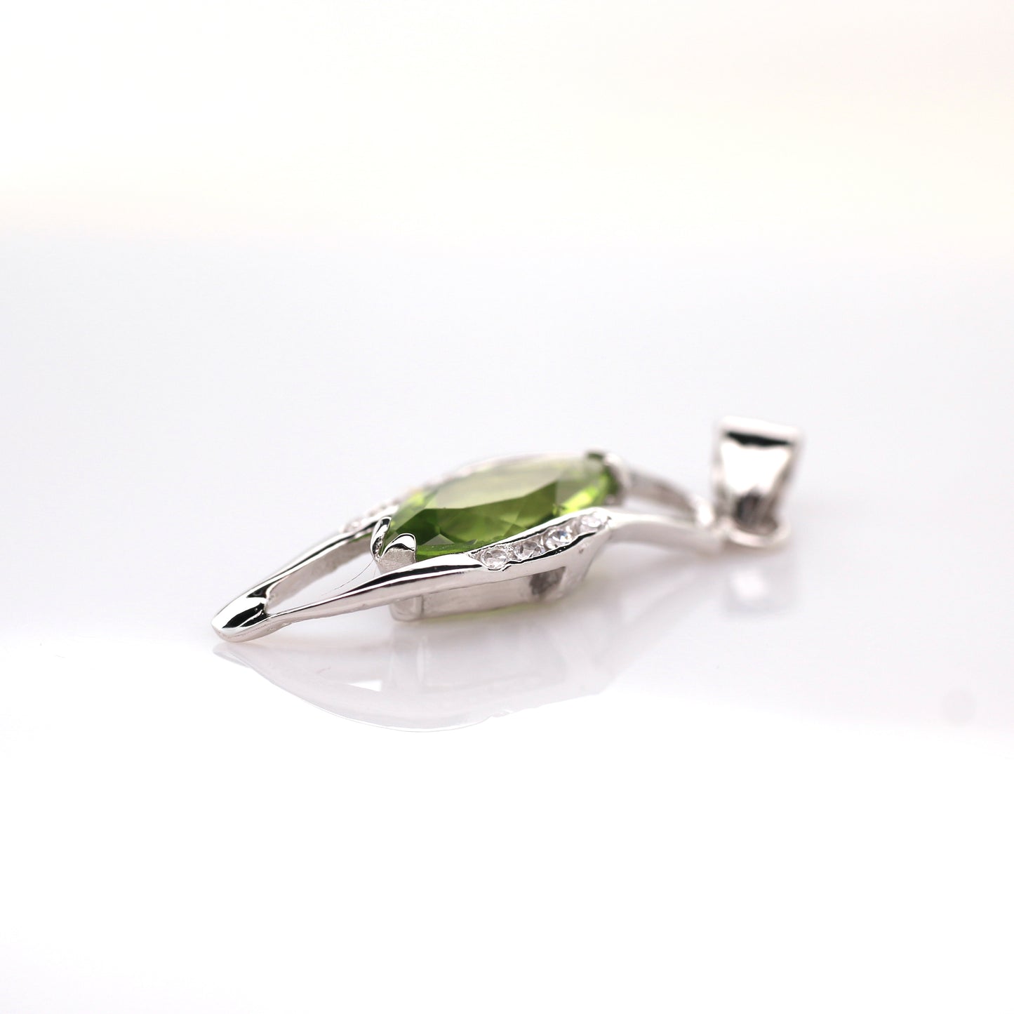 Peridot Pendent - Silver 2.0 g