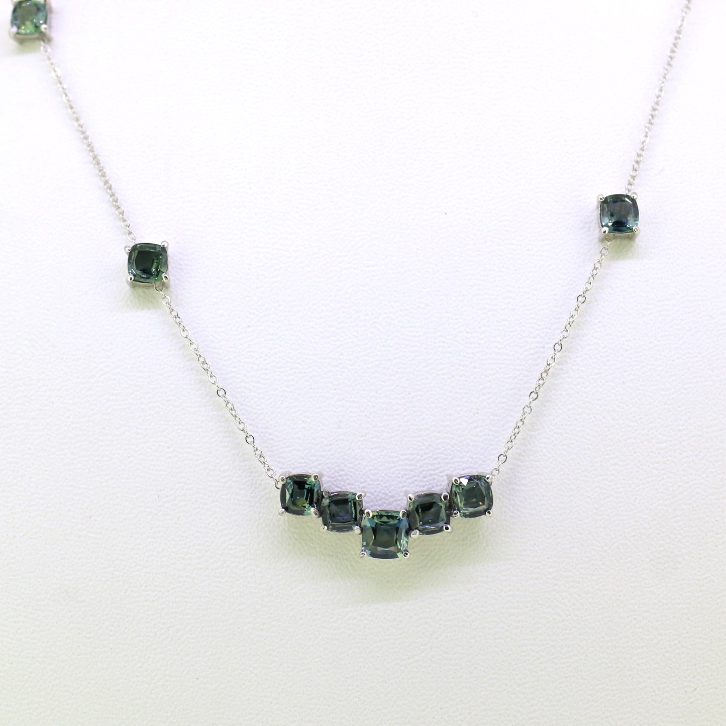 Teal Sapphire Necklace 18k White Gold 9.20g