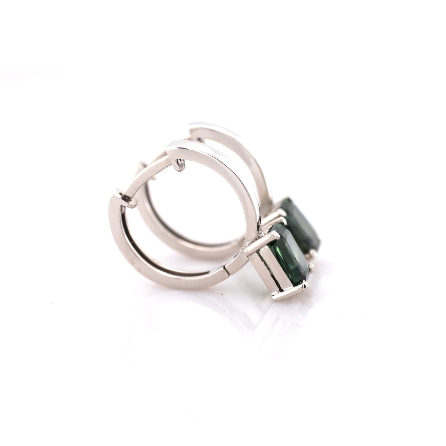 Natural Teal Sapphire Earring 18k White Gold 3.950 gm