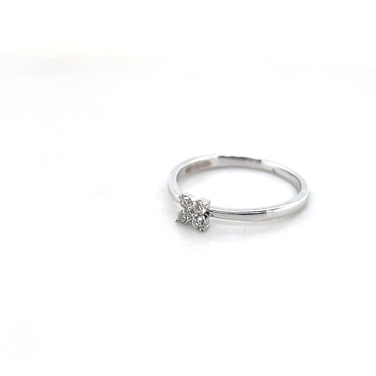 diamond ring in 18K white gold