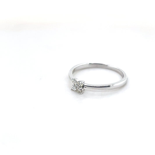 diamond ring in 18K white gold