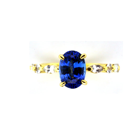 Stunning Piece of Yellow Gold Ring in 18K, Combined with exclusive Cornflower Blue Sapphire and White Sapphire