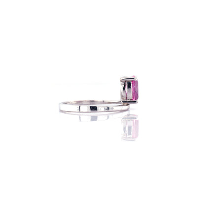 Pink sapphire ring in 18K white gold