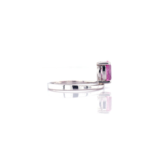 Pink sapphire ring in 18K white gold